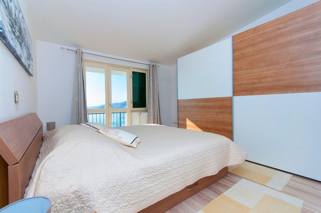 Apartment Lelas Omiš Exterior foto