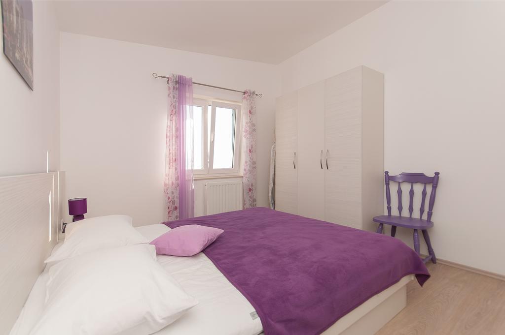 Apartment Lelas Omiš Exterior foto