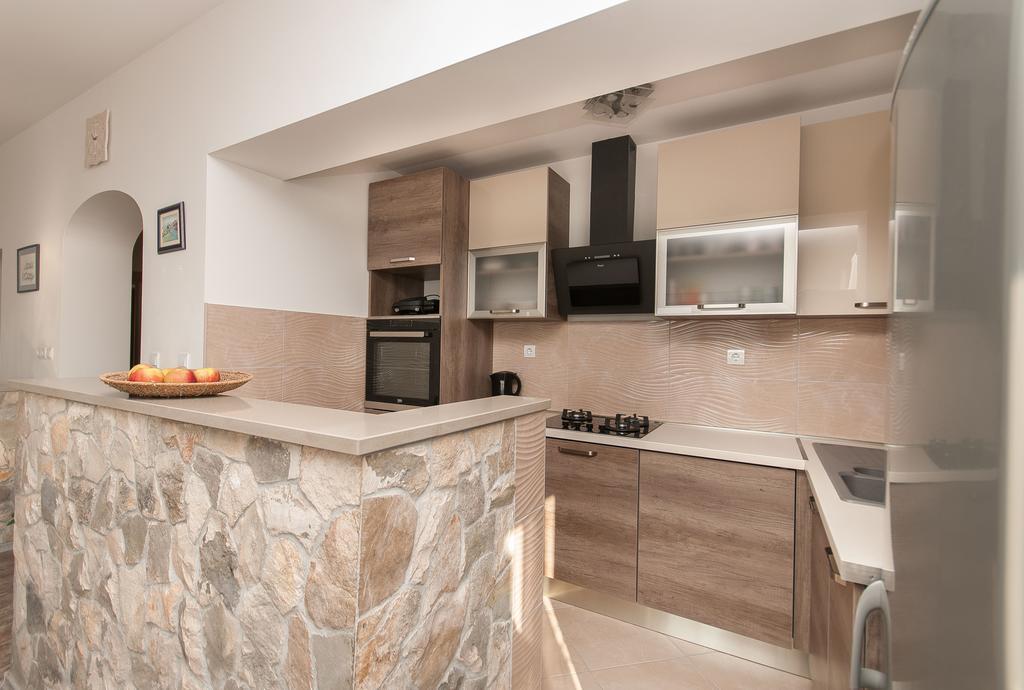 Apartment Lelas Omiš Exterior foto
